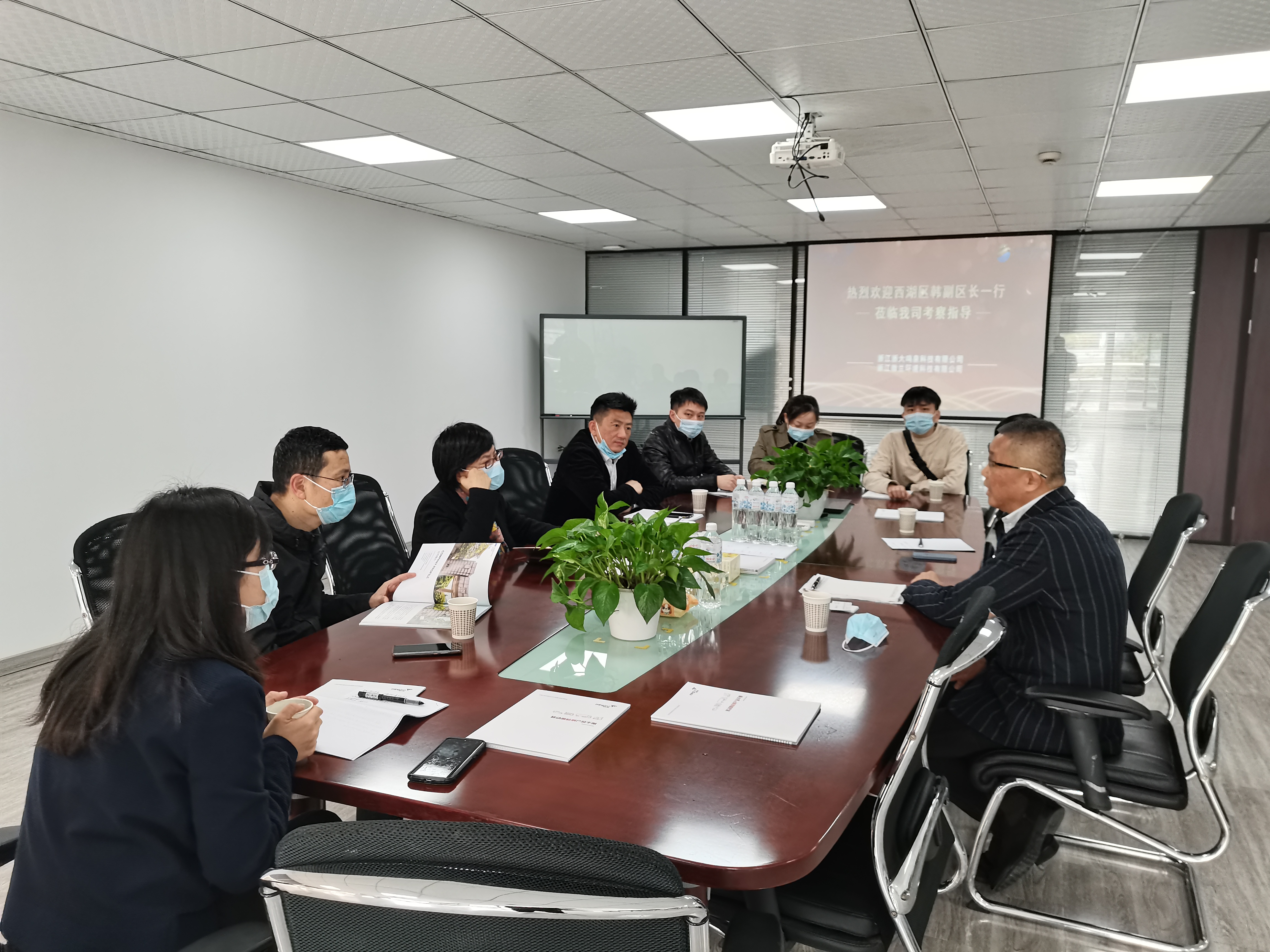 西湖区韩斌副区长一行莅临浙大完美online(中国)考察指导工作