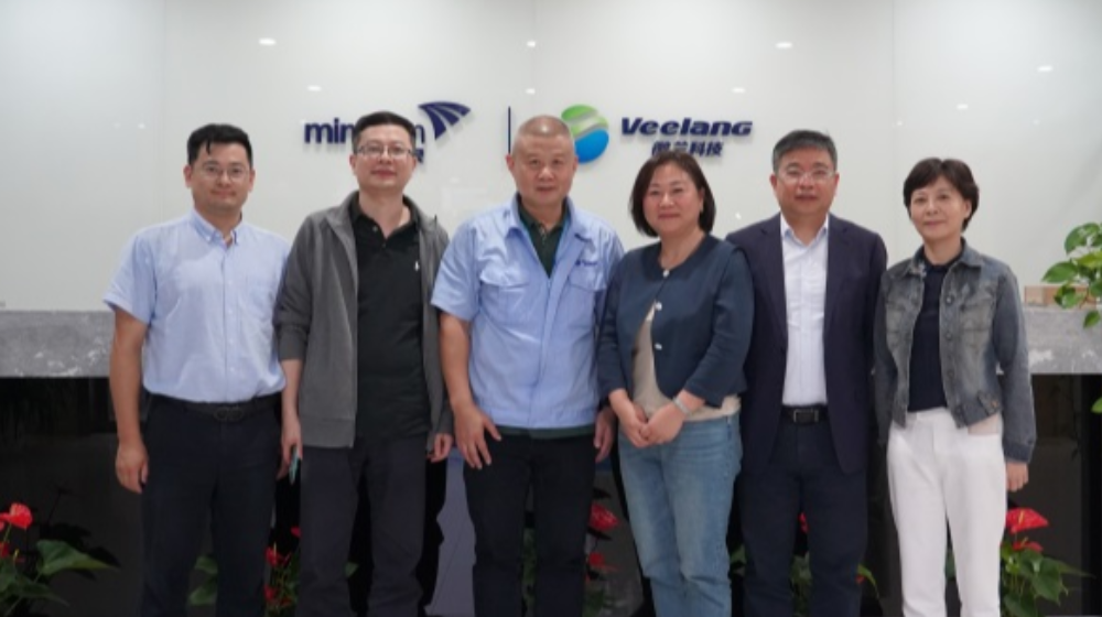 西湖区发改经信局党委书记、局长李建群一行莅临浙大完美online(中国)调研、指导工作